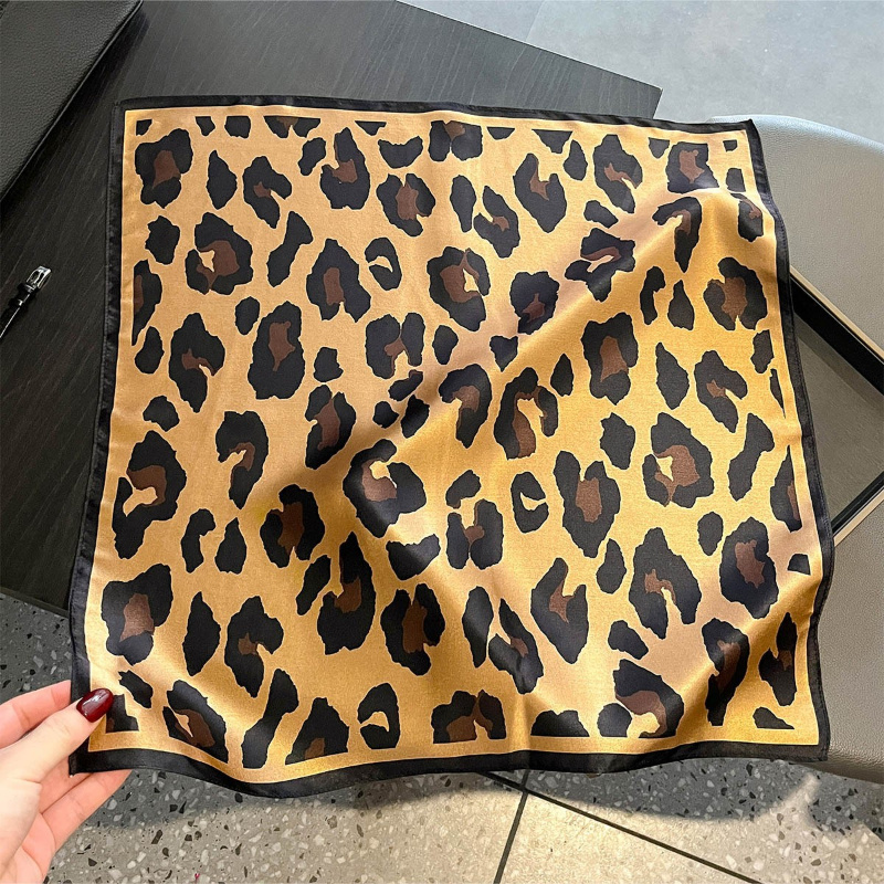 % 100% ipek kare eşarp leopar  - Scarf Silk Square incelemesi ve fiyatı